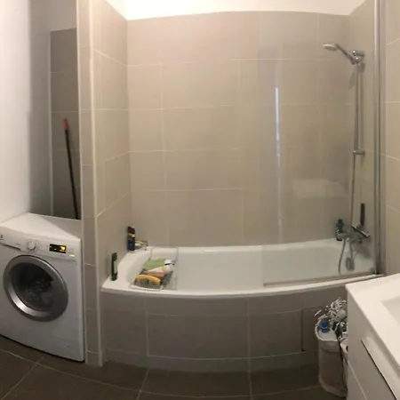 Flat Apartment *